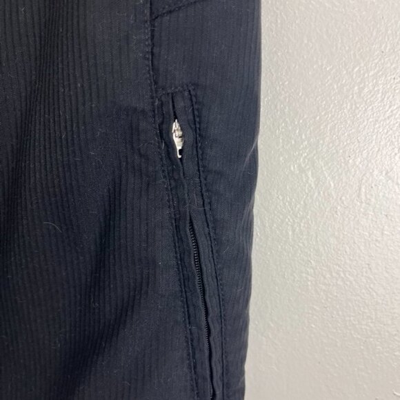 MEC Women's Black Short w/ Zip Pockets & Built-In Belt - Picture 2 of 6